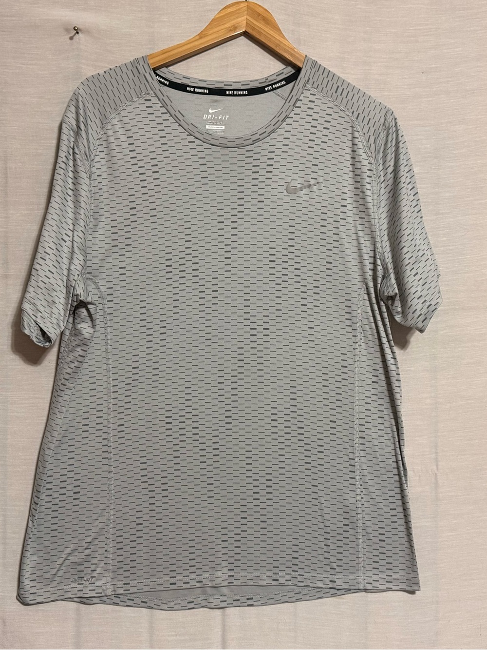 Nike Running Dri-FIT Men’s XL Gray Reflective Performance Shirt